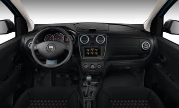 Vista del tablero con volante y consola central del Dacia Lodgy Stepway.
