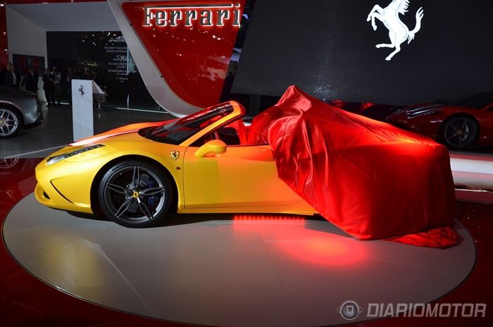 Luca Cordero di Montezemolo presentando el Ferrari 458 Speciale A