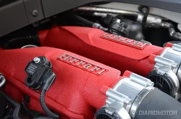 V8 turboalimentado Ferrari California T en todo su esplendor.