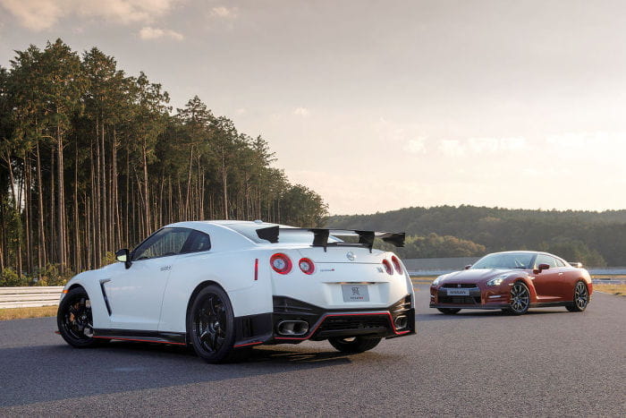 Nissan saca a relucir trasero y dice que el GT-R Nismo lo tiene más grande que Kim Kardashian