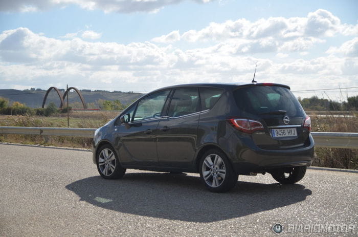 dando la bienvenida al Opel Meriva y sus peculiares puertas suicidas