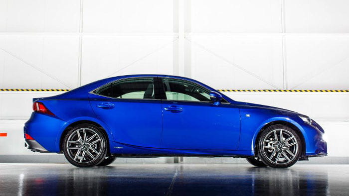 Lexus IS 300h 2015: leves cambios para mantenerse al día