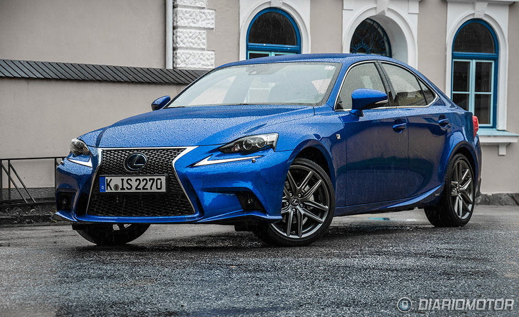 Lexus IS 300h 2015