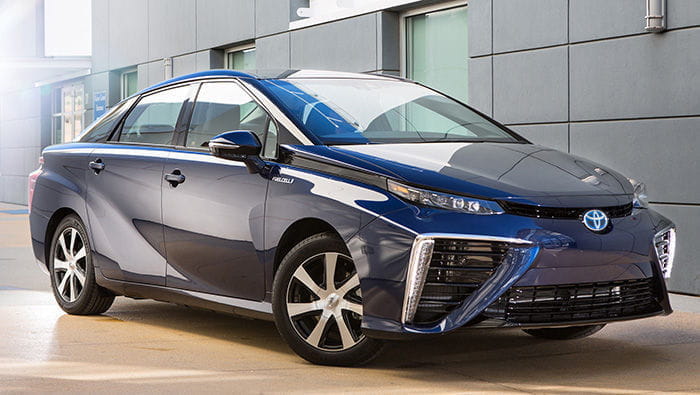 Akio Toyoda se encarga de presentarnos, en vídeo, al Toyota Mirai