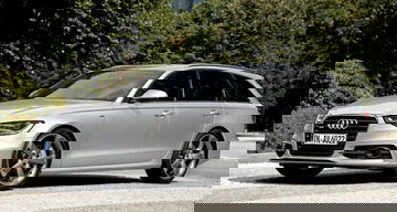 Vista angular del Audi A6 Avant destacando su diseño elegante