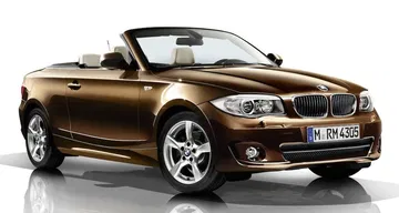 BMW Serie 1 Cabrio mostrando su diseño frontal y lateral.