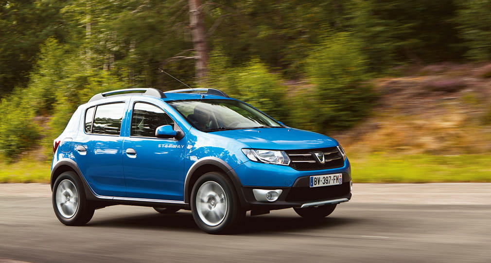 Vista lateral del Dacia Sandero Stepway mostrando diseño y llantas.