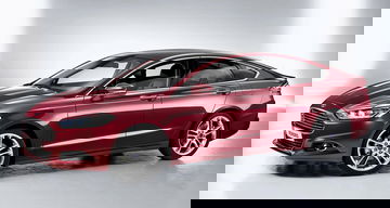 Vista lateral del Ford Mondeo realzando su diseño aerodinámico.
