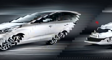 Perfil elegante Kia Carens que destaca su diseño dinámico.