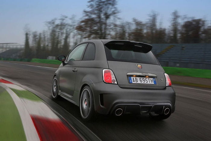 Abarth 695 Biposto, precio y detalles de equipamiento: en España desde 40.900 euros