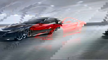Vista en ángulo delantero del icónico Honda NSX en rojo, mostrando su diseño aerodinámico.