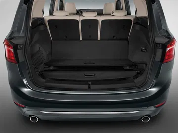 Vista trasera del BMW Serie 2 Gran Tourer mostrando su diseño y espacioso maletero.
