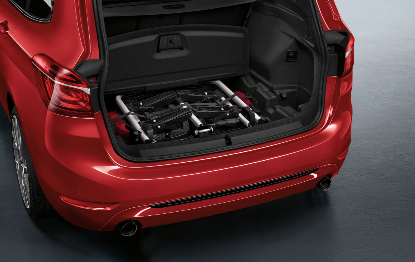 Visión del maletero abierto del BMW Serie 2 Gran Tourer, amplio y versátil.
