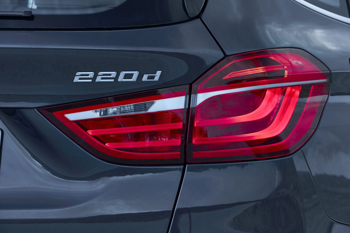 Piloto trasero del BMW Serie 2 Gran Tourer, diseño distintivo.