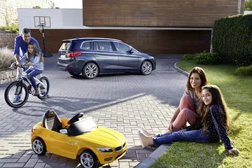 BMW Serie 2 Gran Tourer en contexto familiar, adecuado para la vida cotidiana.