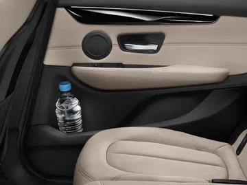 Vista del acabado y detalles de la puerta del BMW Serie 2 Gran Tourer.