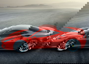 Vista lateral del Ferrari 488, destacando su diseño aerodinámico y llantas deportivas.