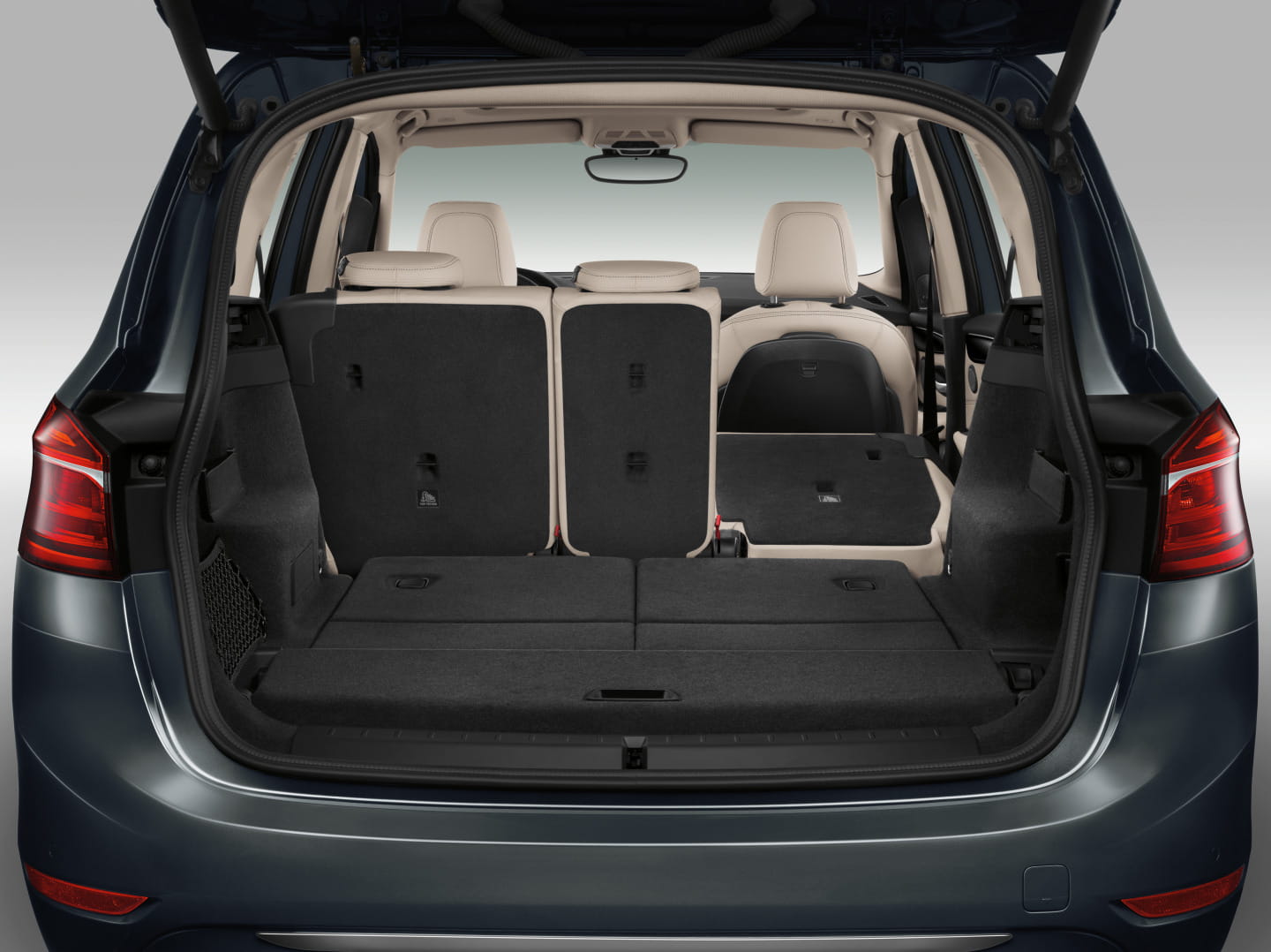 Vista del amplio maletero BMW Serie 2 Gran Tourer con asientos abatidos.