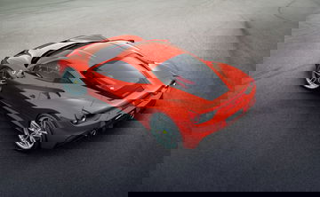 Perfil superior mostrando diseño aerodinámico trasero y techo del 488.