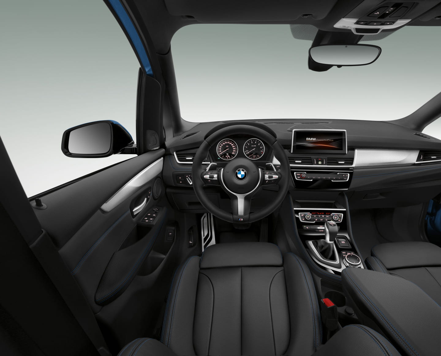 Vista del volante y panel de instrumentos del BMW Serie 2 Gran Tourer.