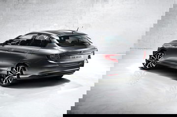 Vista lateral del Fiat Aegea destacando su diseño elegante y líneas modernas.