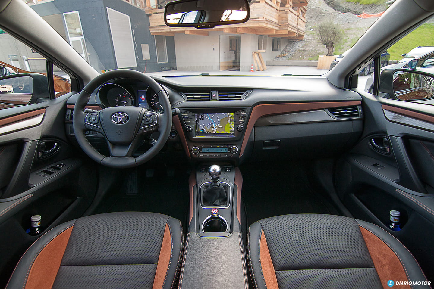 Toyota avensis салон