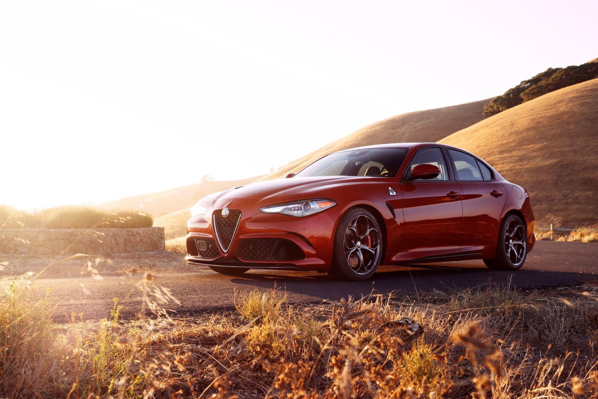 Vista lateral del Alfa Romeo Giulia resaltando su diseño elegante