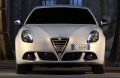 Vista frontal del Alfa Romeo Giulietta que muestra su parrilla característica.