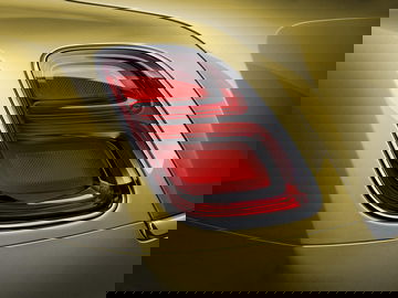 Primer plano de la luz trasera del Bentley Mulsanne, diseño distintivo.
