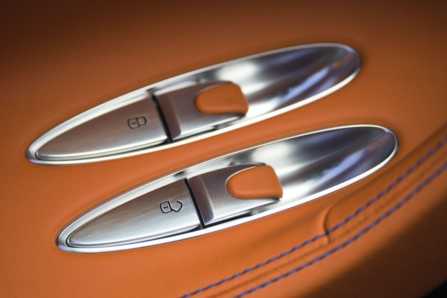 Detalle de los acabados exclusivos en la carrocería del Bugatti Chiron.