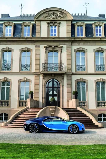 Fachada que no corresponde a un Bugatti Chiron sino a un edificio.