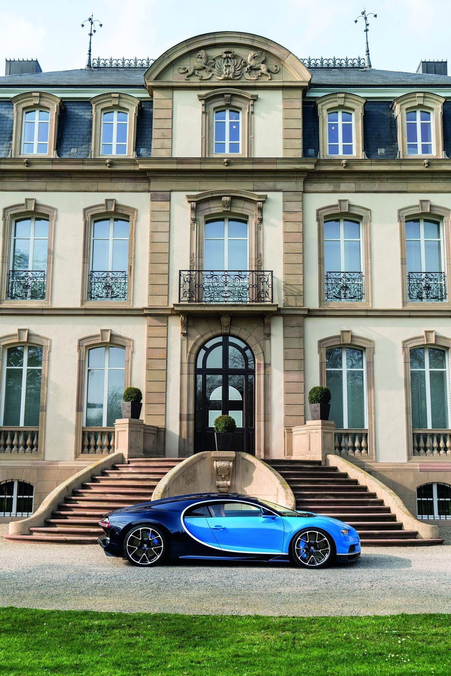 Fachada que no corresponde a un Bugatti Chiron sino a un edificio.