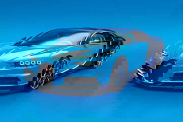 Vista en ángulo delantero-lateral del Bugatti Chiron destacando su diseño aerodinámico.