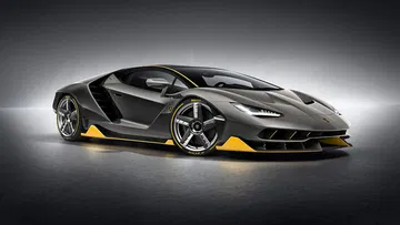 Vista lateral del Lamborghini Centenario destacando su diseño aerodinámico.