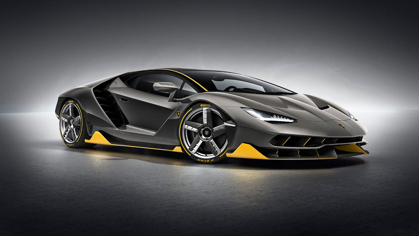 Vista lateral del Lamborghini Centenario destacando su diseño aerodinámico.