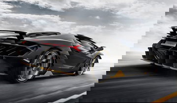Vista dinámica de la trasera y lateral del Lamborghini Centenario.