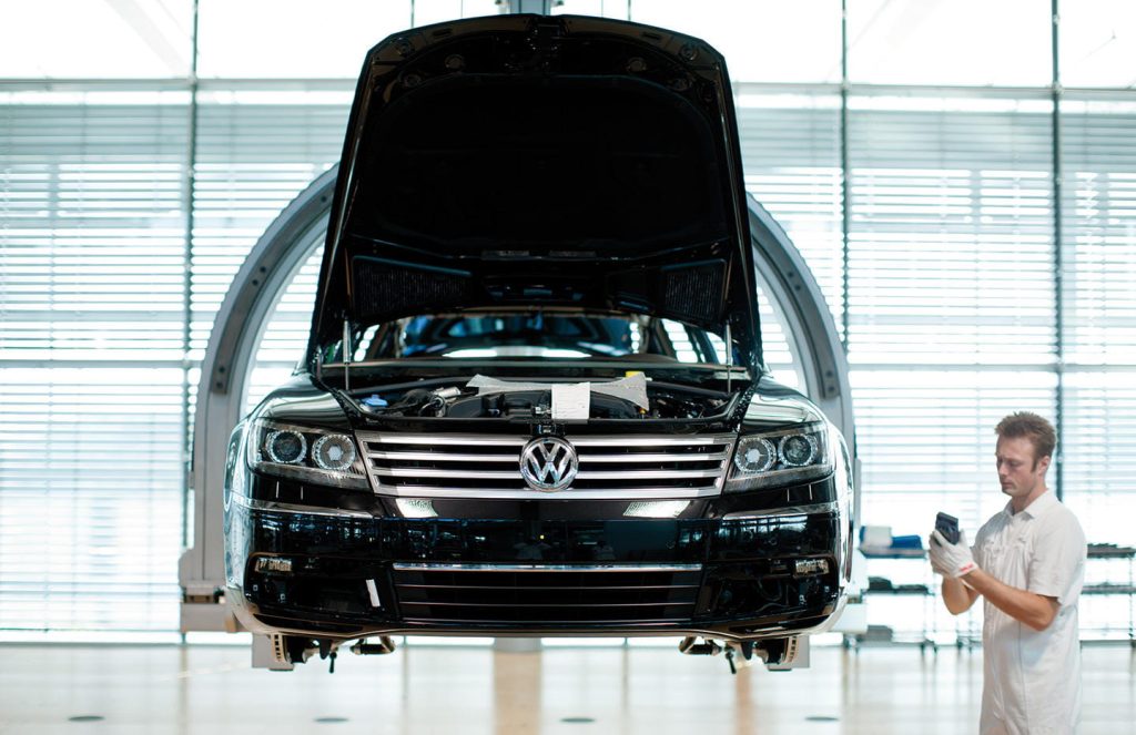 Así de exclusiva era la fábrica del Volkswagen Phaeton, el Bentley del pueblo que se construía sobre suelo de parqué phaeton segunda mano en alemania Así de exclusiva era la fábrica del Volkswagen Phaeton, el Bentley del pueblo que se construía sobre suelo de parqué