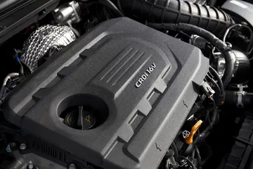 Imagen del motor GDI de un Hyundai Elantra, mostrando su diseño compacto y moderno.