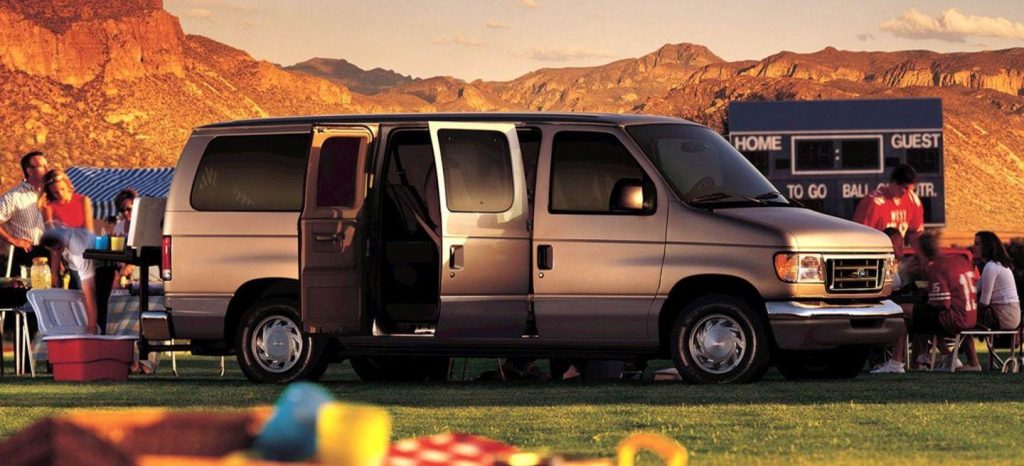 Sabias Que Ford Vende Sus Furgonetas E Series Con Un Motor V10 De 6 8 Litros Diariomotor