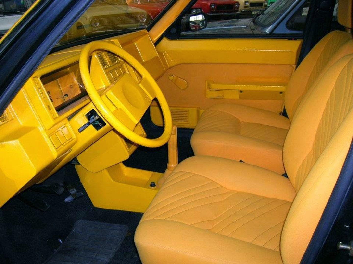 seat-ronda-amarillo-negro-1