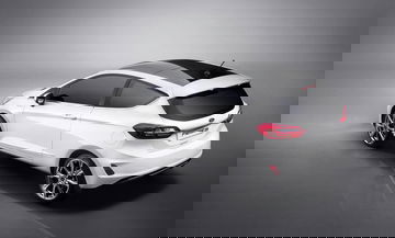 Vista aérea del Ford Fiesta resaltando su diseño trasero y lateral.