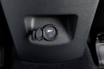 Vista del puerto USB para pasajeros en Hyundai Tucson.
