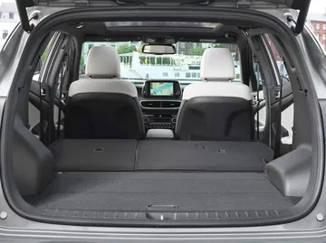 Capacidad y acabados del maletero del Hyundai Tucson.