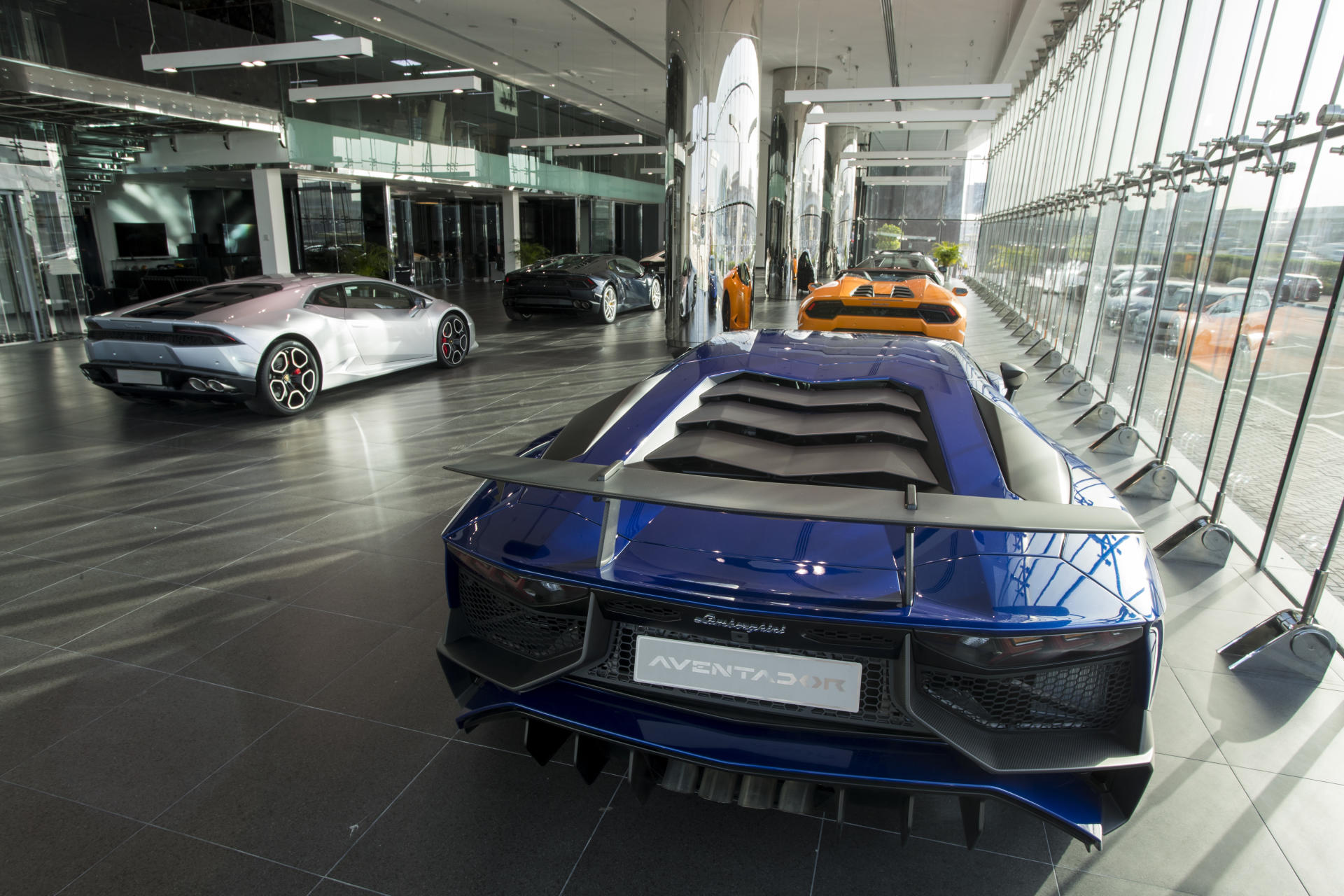 Inmenso! Este es el nuevo concesionario de Lamborghini en Dubai, el más  grande del mundo | Diariomotor