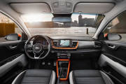 kia-stonic-2017-08-180x120.jpg