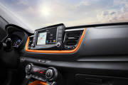 kia-stonic-2017-14-180x120.jpg