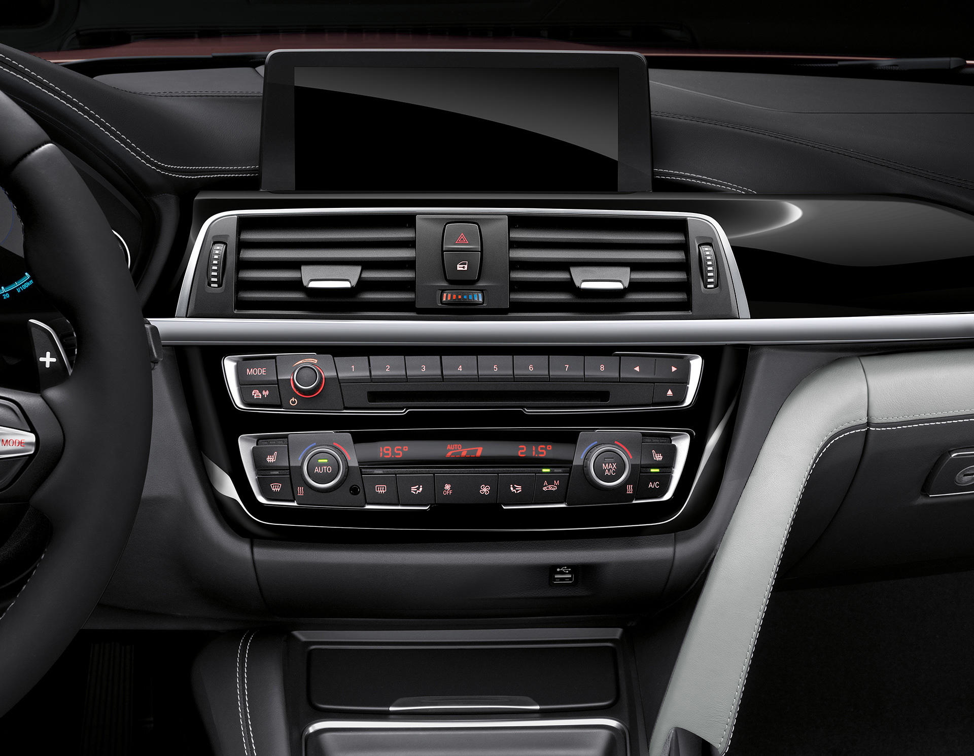 Vista de la consola central destacando la elegancia y tecnología del Serie 4.