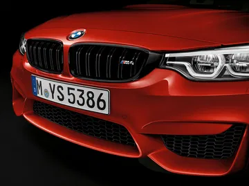 Detalle de la parrilla frontal y faros del BMW Serie 4.