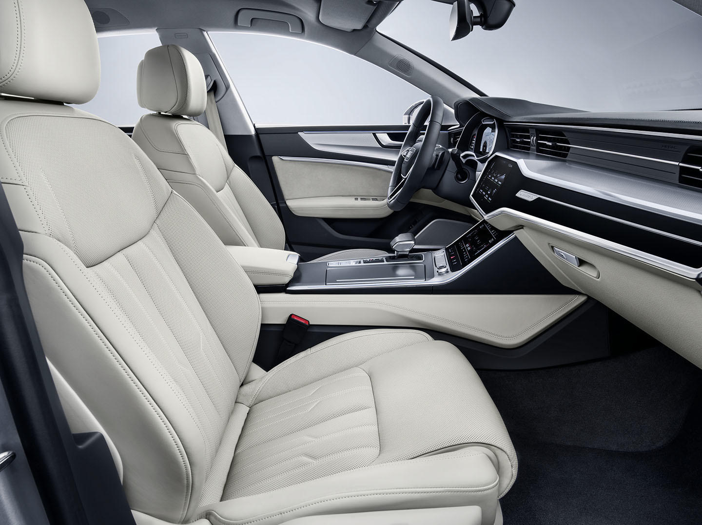 Vista del habitáculo del Audi A7 Sportback destacando los asientos de cuero y acabados premium.