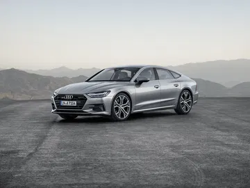 Vista lateral del Audi A7 Sportback reflejando su elegante silueta.